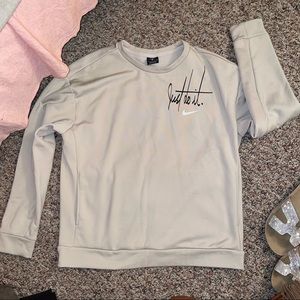 Nike pull over with pockets